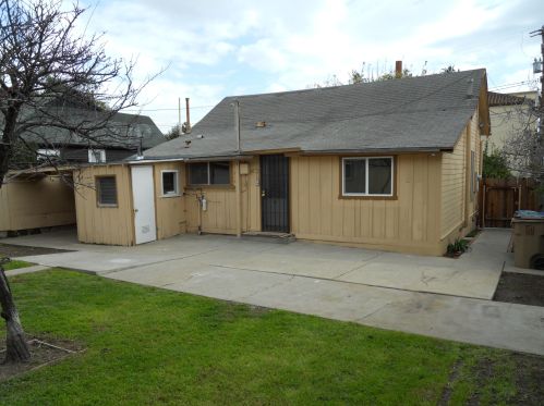 817 Bond Ave, Santa Barbara, CA 93103-3132