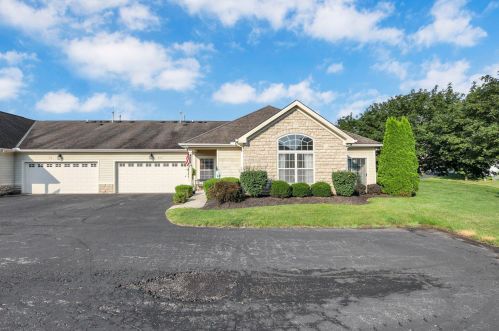 920 Villas Dr, Pataskala, OH 43062-8043