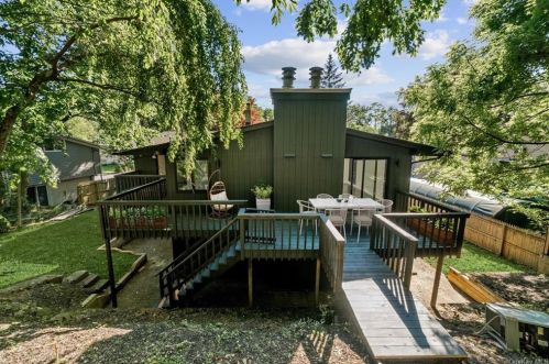 74 Greenwood Ln, White Plains NY  10607-1020 exterior