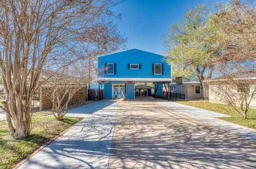 3718 River Oaks Dr, Lakeside Heights, TX 78639-5228