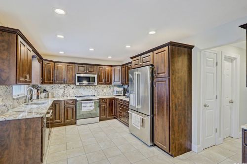 95 Midway St, Babylon NY  11702-4311 exterior