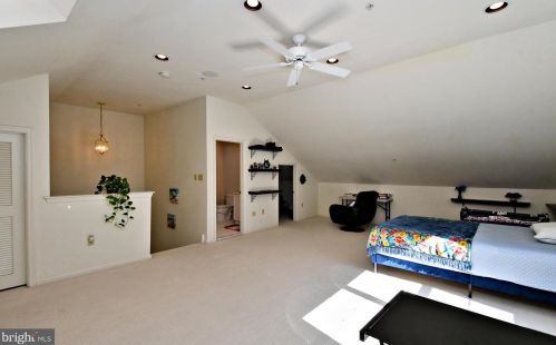 309 Meadow View Ln, Lansdale PA  19446-5932 exterior