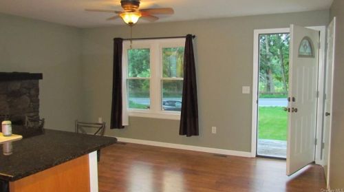 189 Crum Elbow Rd, Hyde Park, NY 12538-2912