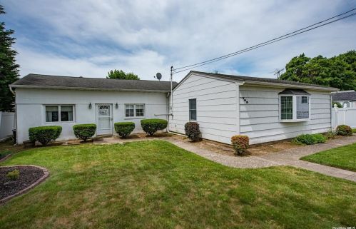 765 4th St, North Lindenhurst, NY 11757-5616