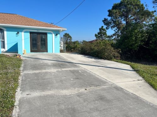 2806 15th St, Lehigh Acres, FL 33976-3030