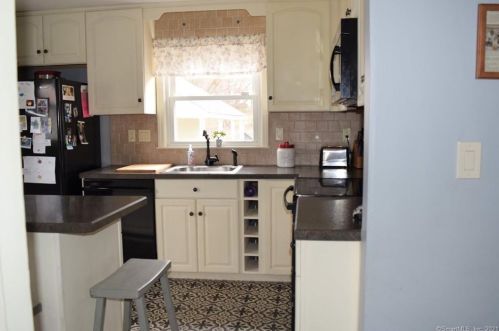 26 Clyde Rd, Manchester CT  06042-3332 exterior