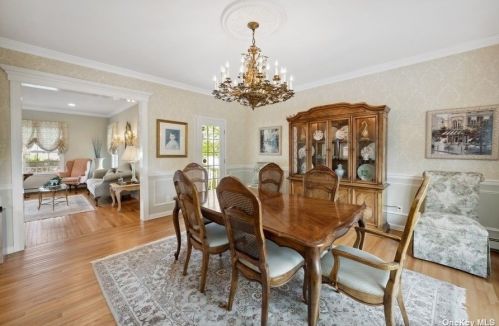 81 Stoothoff Rd, Elwood NY  11731-3917 exterior