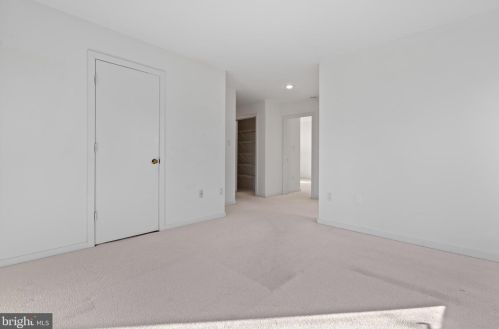 12015 Walnut Branch Rd, Herndon VA  20194-5616 exterior