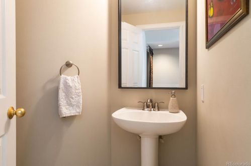 387 Ogden St, Denver CO 80205-5137 exterior