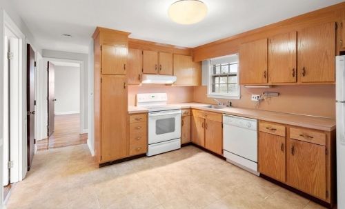 88 Hemlock St, Arlington, MA 02474-2157