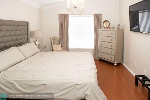 1903 180 Ter, Hollywood FL 33029-5173 exterior