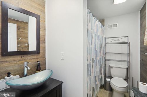 123 Maple Ave, West Deptford NJ  08093-1136 exterior