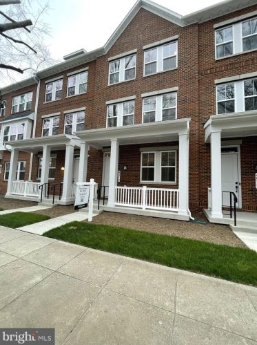 4485 Buchanan St, Washington, DC 20017