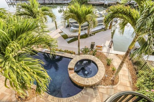 425 Palermo Cir, Fort Myers Beach, FL 33931-2726