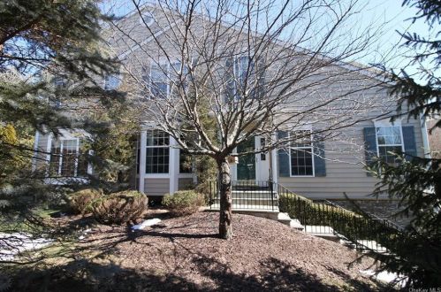 803 Huntington Dr, Fishkill, NY 12524-4917