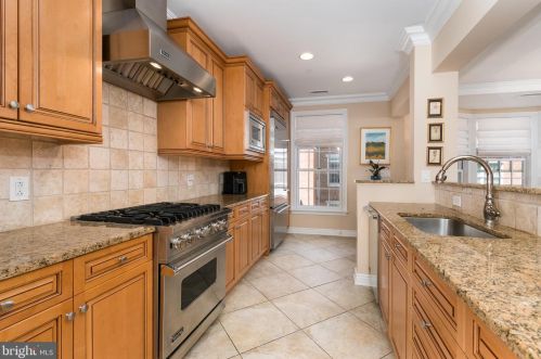 221 Victoria Mews, Princeton NJ  08542-3748 exterior