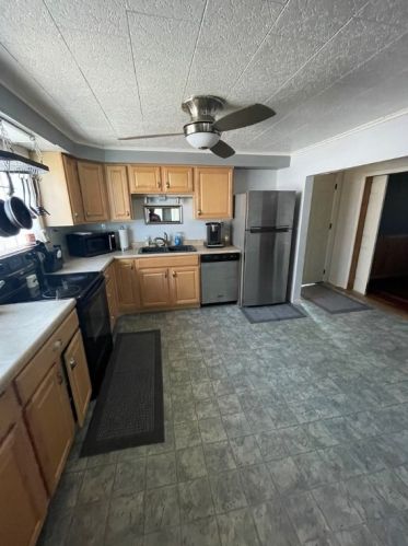 1713 Searson St, Connellsville PA  15425-4948 exterior