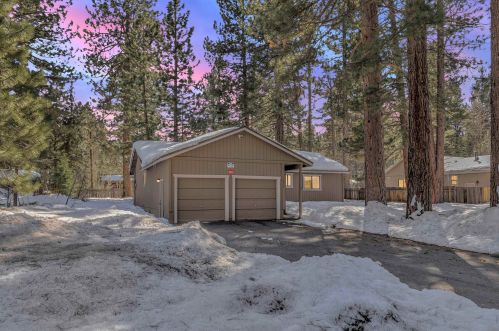 10849 Torrey Pine Rd, Truckee, CA 96161-2027