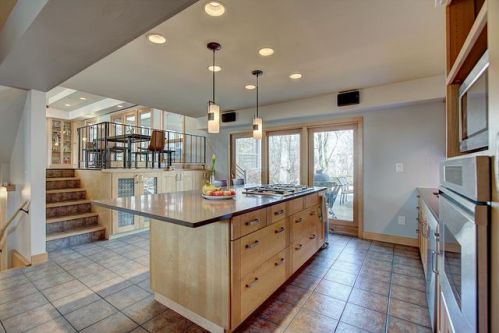 9500 Broadmoor Rd, Milwaukee, WI 53217-1311