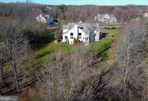 4 Millennium Dr, Columbus NJ  08022-2250 exterior