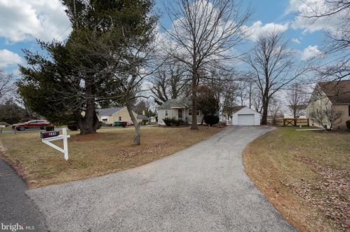 595 Buchert Rd, Gilbertsville, PA 19525-9169
