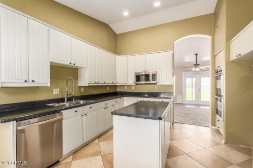 17410 86 Ave, Peoria AZ  85383-3684 exterior