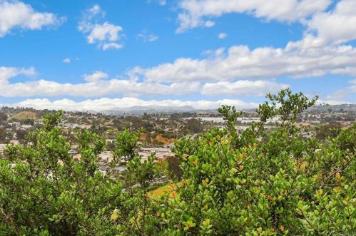 3960 Wooster Dr, Oceanside, CA 92056-3325