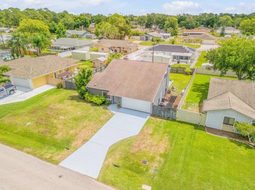 2819 Silver Palm Dr, Edgewater FL 32141-5501 exterior