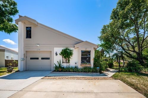 180 Lisa Ln, Oldsmar, FL 34677-2389