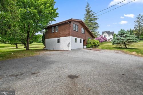 293 Valleybrook Rd, Glen Mills, PA 19342