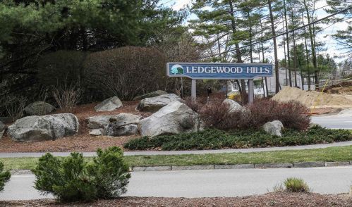 89 Ledgewood Hills Dr, Nashua NH  03062-4471 exterior