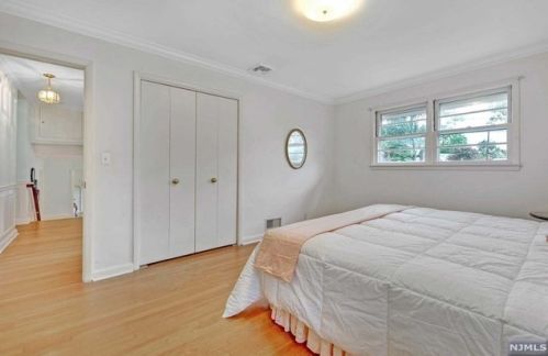 243 Burnside Pl, Ridgewood NJ  07450-1701 exterior