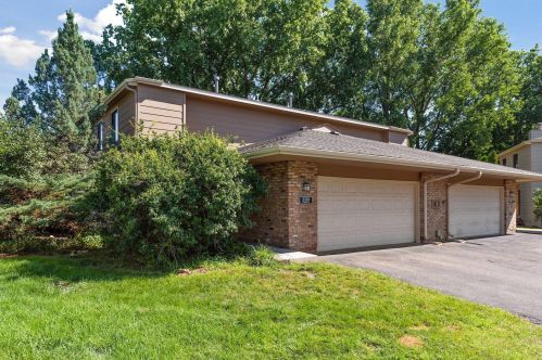 2310 English Cir, Minneapolis, MN 55427-3128