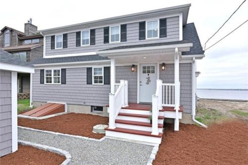 204 Shawomet Ave, Warwick RI  02889-3640 exterior