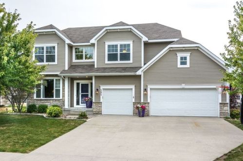 595 Carefree Ln, Waukee, IA 50263-9649