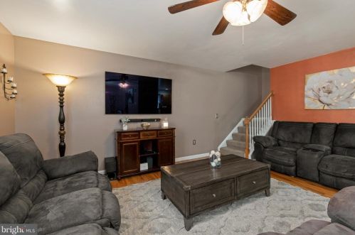 342 Yorkshire Dr, Lancaster PA  17603-8846 exterior