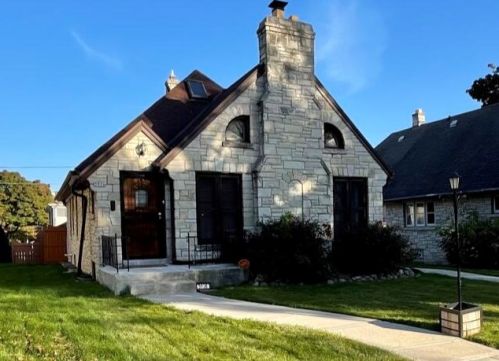 3936 44th St, Milwaukee, WI 53220-2703