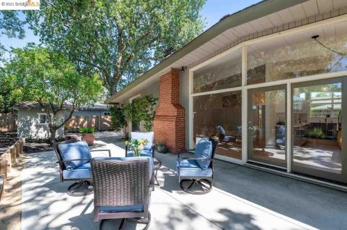 1890 Eloise Ave, Concord CA  94523-2102 exterior