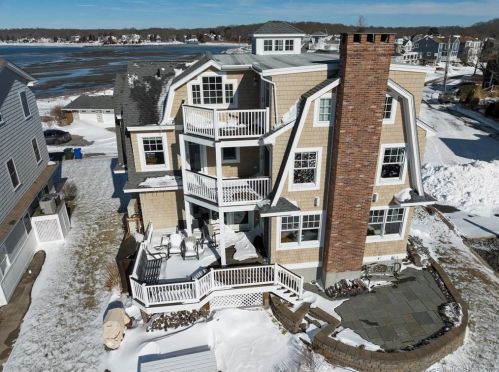 112 Atlantic Ave, Groton CT 06340-8803 exterior