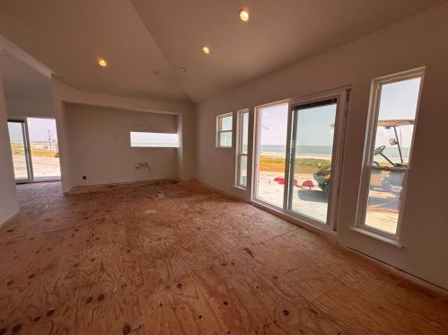 1020 Seawall Blvd, Galveston TX 77550-8153 exterior