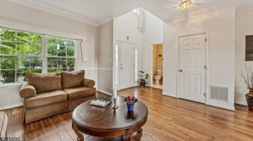 5 Manning Ct, High Bridge, NJ 08829-2521
