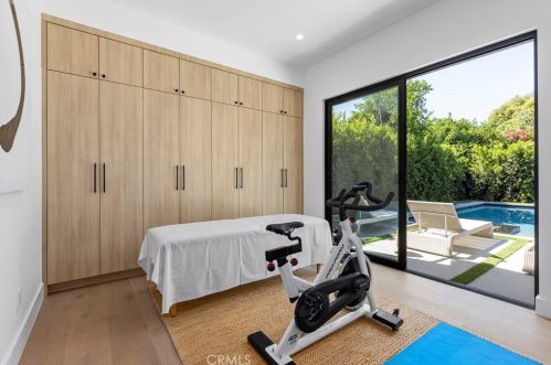 4955 Haskell Ave, Van Nuys CA  91436-1674 exterior