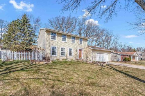 520 Edward Dr, Green Bay, WI 54302-5122