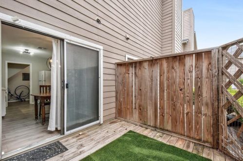 5616 Emerald Forest Dr, Austin TX  78745-2916 exterior