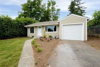 11733 Roosevelt Way, Seattle, WA 98125-4945