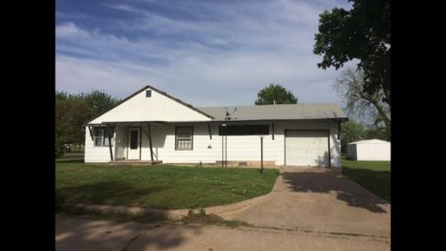 624 9th St, Tonkawa, OK 74653-2008