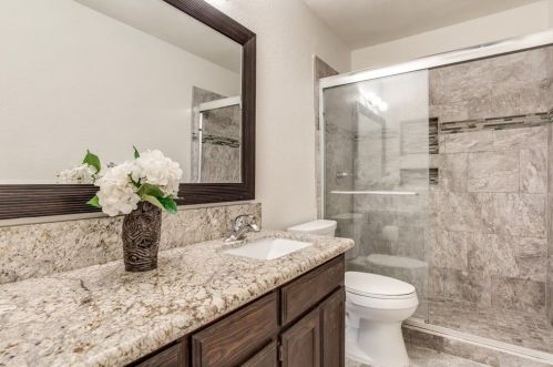 205 Meadow Ln, Denton TX  76207-7410 exterior