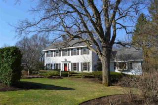 8 Sky Hollow Dr, Albany, NY 12204-1217
