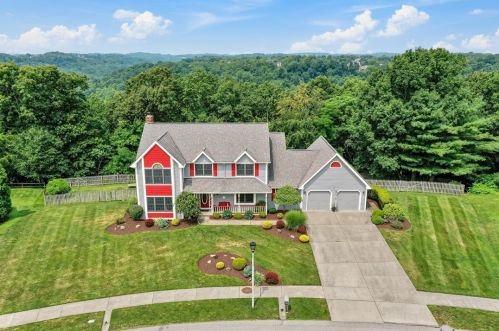204 Kenrich Dr, Moon Twp, PA 15108-1090