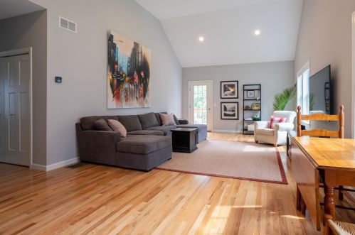 51 Picnic Rock Dr, Dover NH  03820-4709 exterior